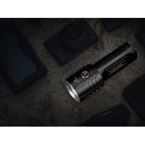 Latarka LED Fenix LR35R czarna