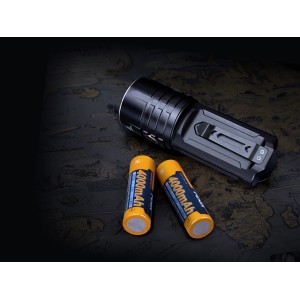 Latarka LED Fenix LR35R czarna