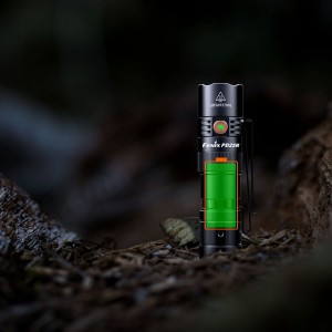 Latarka taktyczna LED Fenix PD25R czarna