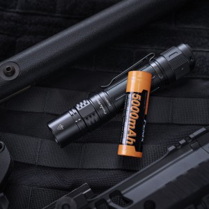 Latarka taktyczna LED Fenix PD36R Pro