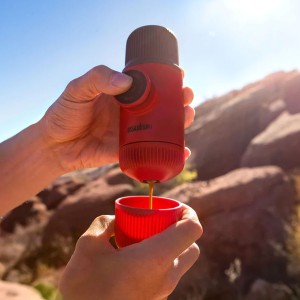 Podróżny ekspres Wacaco Nanopresso Lava Red z etui