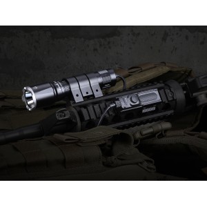 Latarka taktyczna LED Fenix TK16 V2.0 czarna
