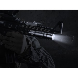 Latarka taktyczna LED Fenix TK16 V2.0 czarna