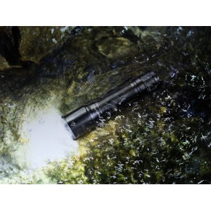 Latarka taktyczna LED Fenix TK16 V2.0 czarna