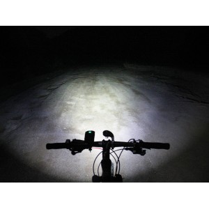 Lampa rowerowa przednia Fenix BC30 V2.0