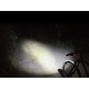 Lampa rowerowa przednia Fenix BC30 V2.0