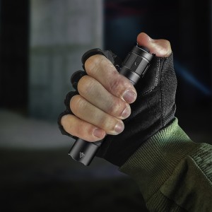 Latarka taktyczna LED Fenix PD35R