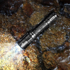 Latarka taktyczna LED Fenix PD35R