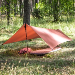 Tarp do spania na ziemi Lesovik ZMORA terra rosa