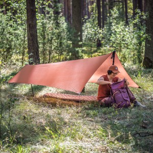 Tarp do spania na ziemi Lesovik ZMORA terra rosa